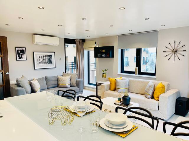Classic 2 bedroom apartment in Cromwell Road. gallery image 4