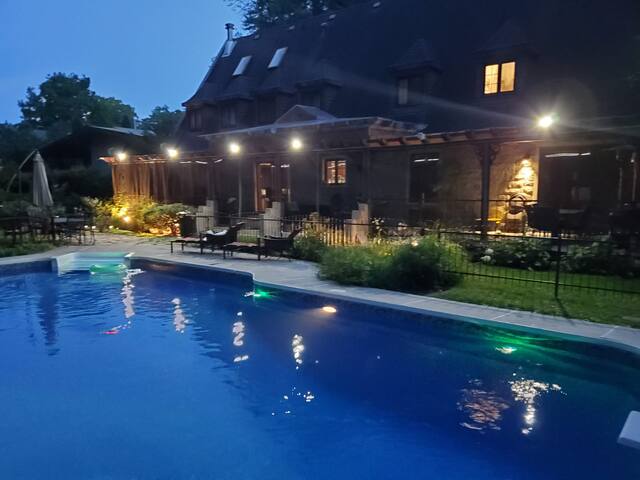 Amazing 8BR Suites Waterview, SPA & Pool Now Open gallery image 2