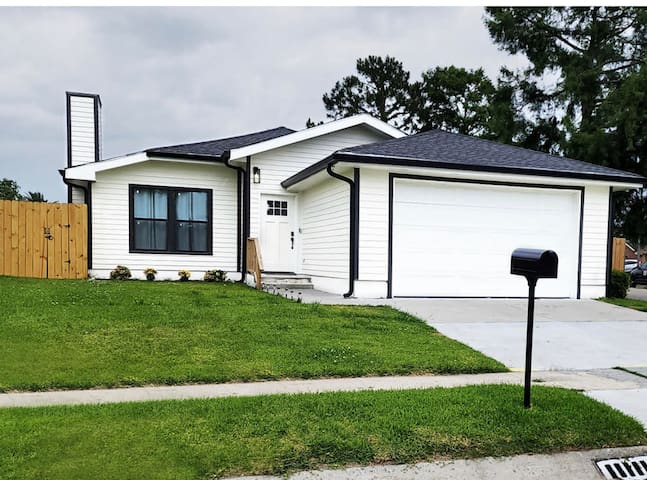 Luxury 2 bedroom with a fire place