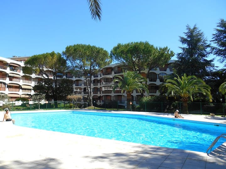 Studio with pool view, refurbished, Apartments for Rent in Mandelieu