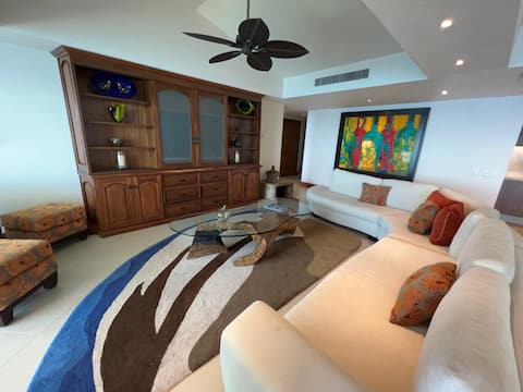 Top Airbnb: Beach view Grand Venetian floor23 T2000 in Puerto Vallarta