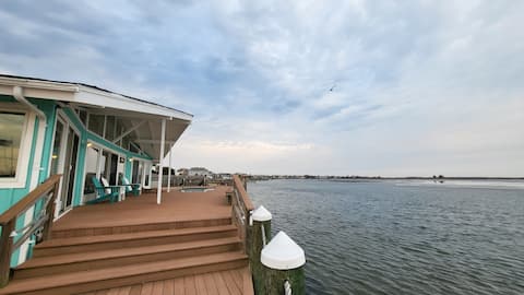 Waterfront Getaway Just 40 Min from Manhattan!