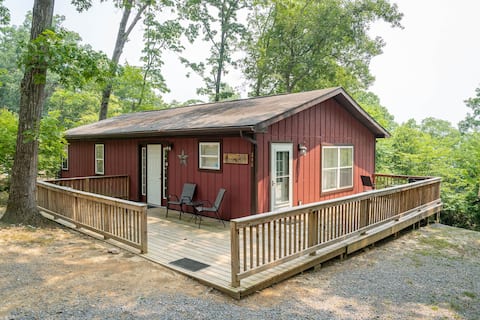 Acorn Hill, relaxing getaway, WiFi / pet friendly