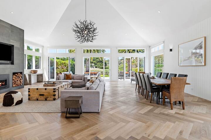 Luxurious Portsea Lakehouse gallery image 3