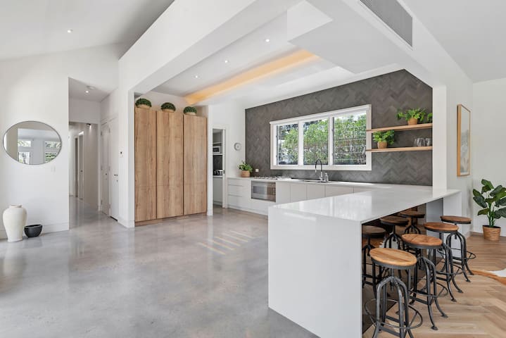 Luxurious Portsea Lakehouse gallery image 5