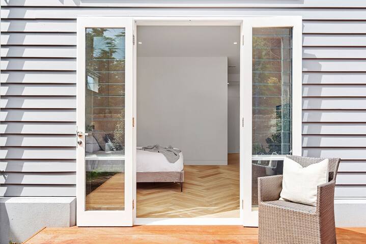 Luxurious Portsea Lakehouse gallery image 4