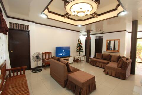 Spacious 4 BR Located Along The Coastline