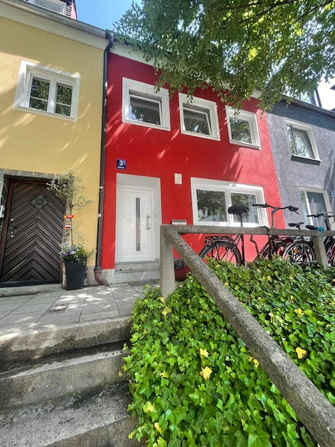 Top Airbnb: Charming 19th century villa in heart of Munich in Untere Au