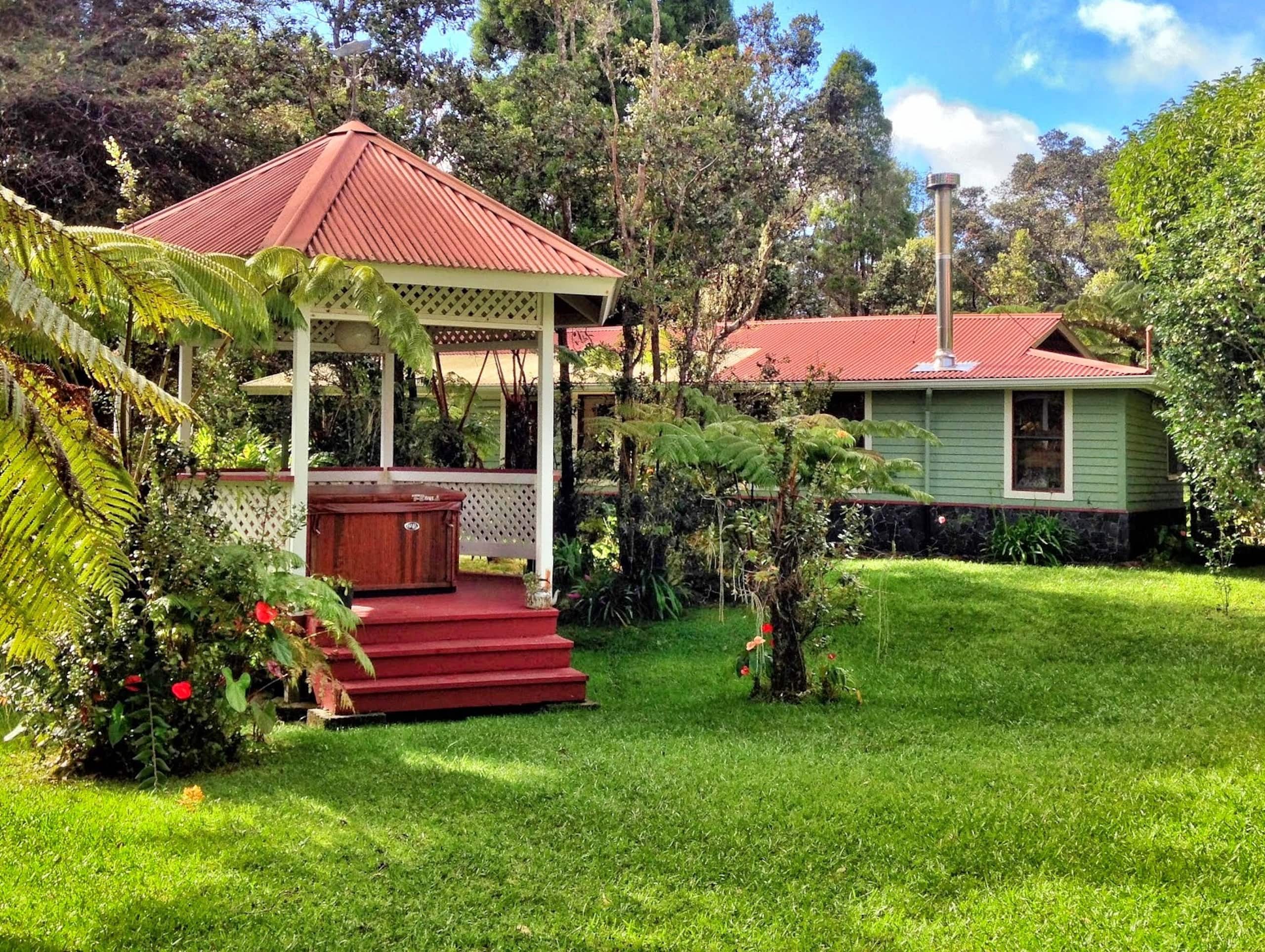 The Maid's Quarters Cottage with Gardens and Gazebo Hot Tub - Image 1