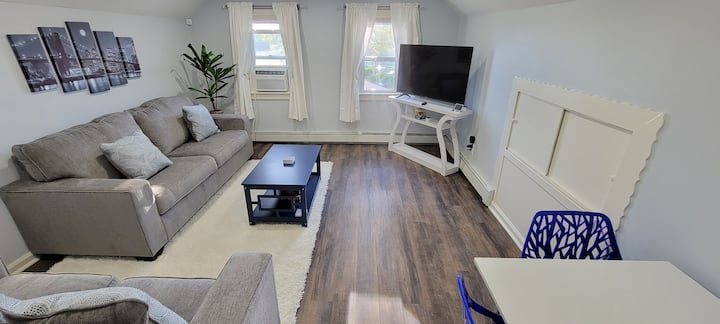 Cheerful 2-bedroom Apartment With Smart Home Tech. - Oceanside, NY