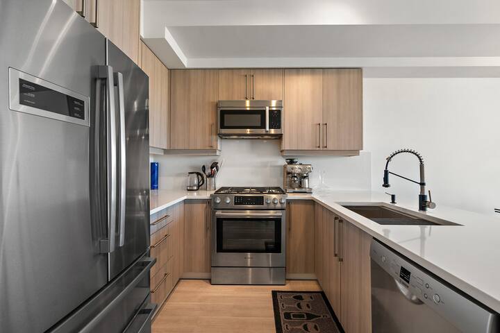 Luxurious Penthouse Family Friendly with Parking gallery image 4