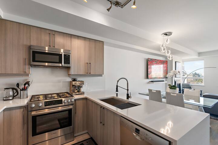 Luxurious Penthouse Family Friendly with Parking gallery image 5