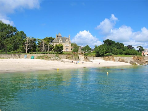Popular Airbnb listing: T3 Duplex Beg Meil, swimming pool, beach 150 m in Fouesnant
