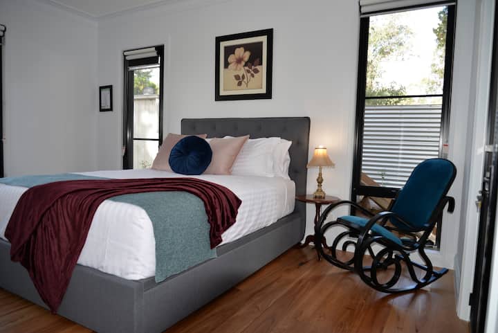  Sleep comfortably in the brand new Queen Bed with a King Koil Chiro Superb Plush Mattress, with perfect climate control from the reverse cycle air conditioning and double glazed windows.  