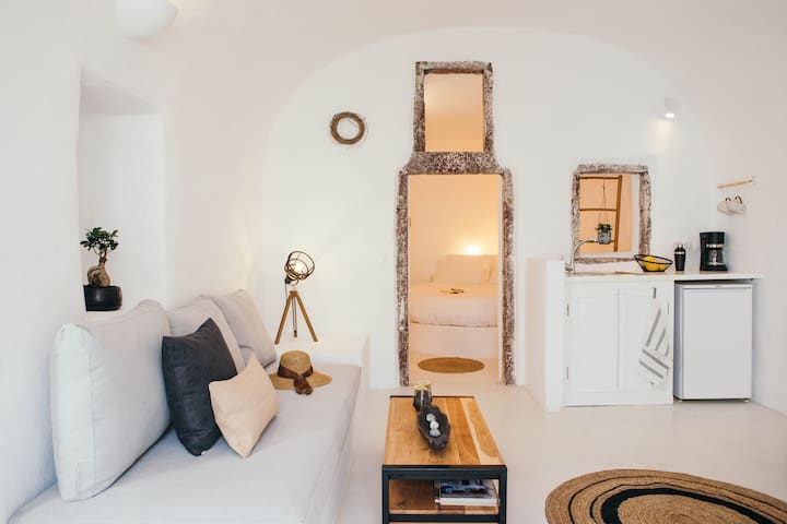 Nykteri Cave by A Terre Caves & Villas