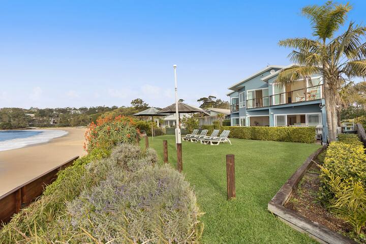 Blu – Absolute beach front – views from every room gallery image 2