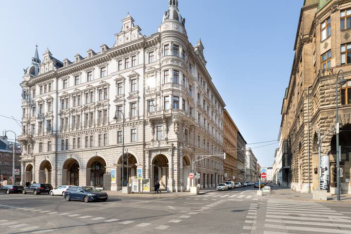 Luxurious Grand City Apartment gallery image 4