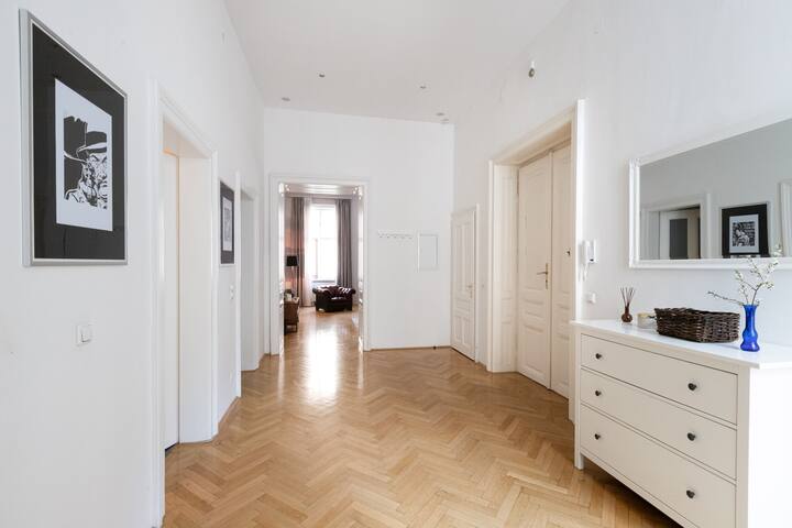 Luxurious Grand City Apartment gallery image 2