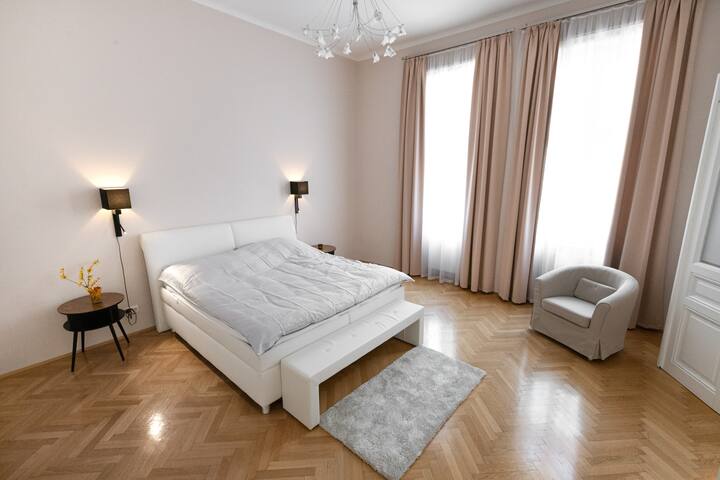 Luxurious Grand City Apartment gallery image 3