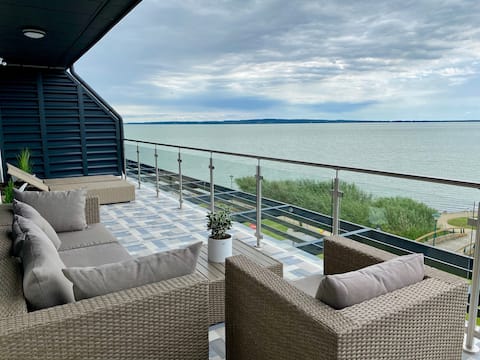 Royal Blue - luxury flat with view at Lake Balaton
