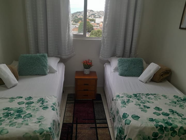 Soba 2 s dva kreveta za jednu osobu.