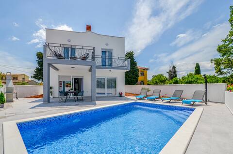 Modern new Villa Natali with a pool - 6 people