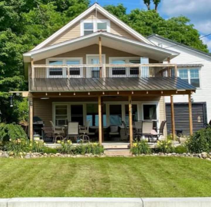 Chalet South Shore Edgewater Maisons à louer à Northville, New York