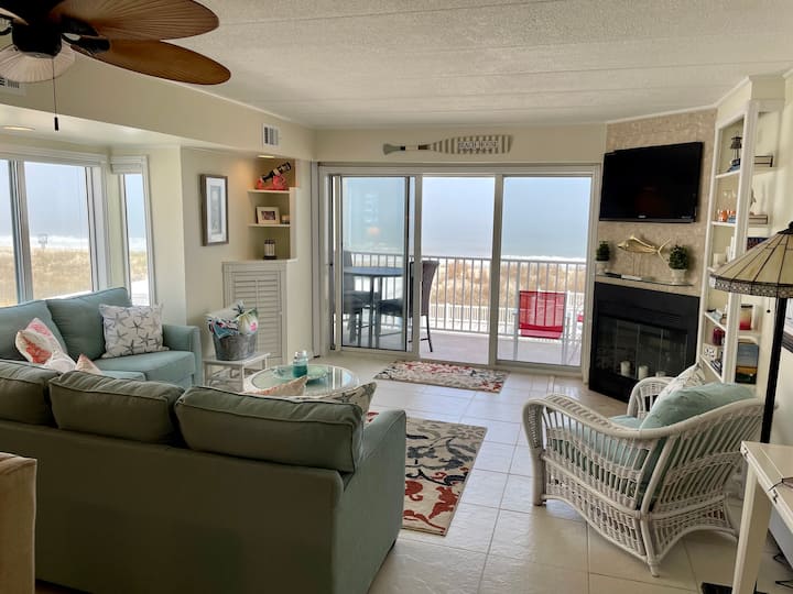 Direct Oceanfront Condo with easy beach access. Apartments for Rent