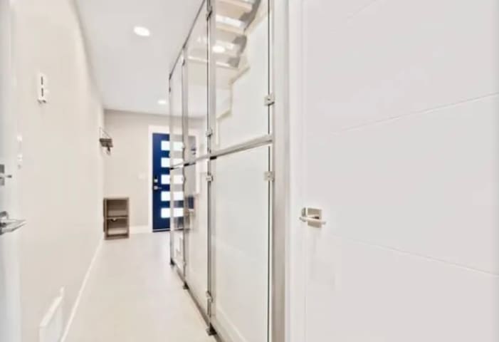 LUXURY ALKI BEACH TOWNHOME w/ ROOFTOP & GREAT VIEW gallery image 2