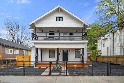 Top performing Airbnb: The O'Four, Luxury Duplex in Downtown Sleeps 14 in Greater Eastwood