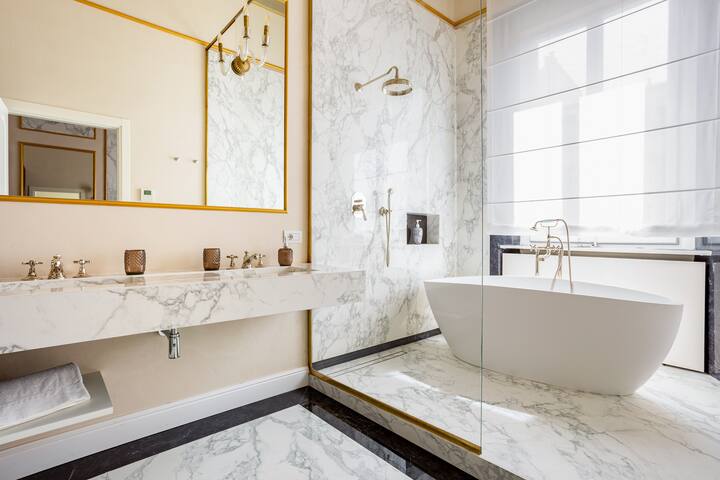 Best location in Florence Luxury Apartment! gallery image 4