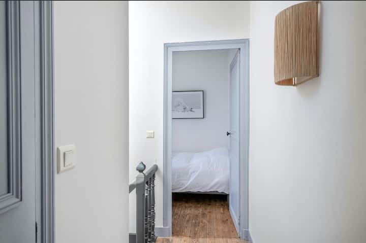 Დერეფანი მე-3 და მე-4 საძინებლებს შორის