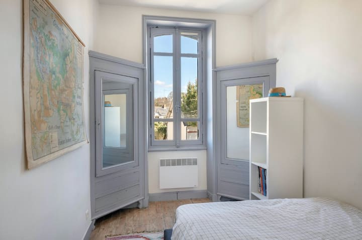 Საძინებელი 4 (135 × 200 სმ საწოლით)