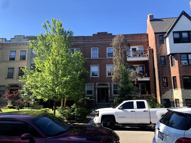 Loyola & Lake -3br/2bth close to the Lake & Loyola gallery image 5