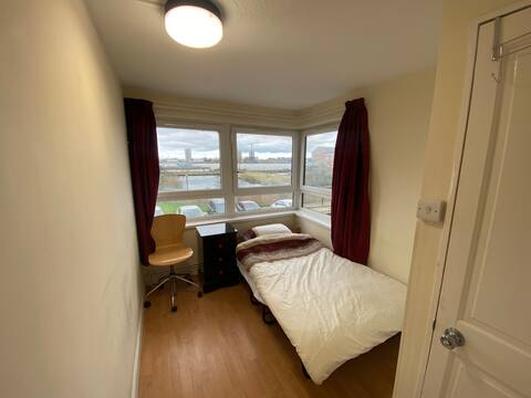 R9, Single Room with River View and Free Parking