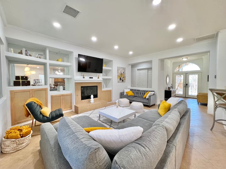 Diana Vacation Rental - A 4 Bedroom Luxury Oasis - Palm Springs, CA
