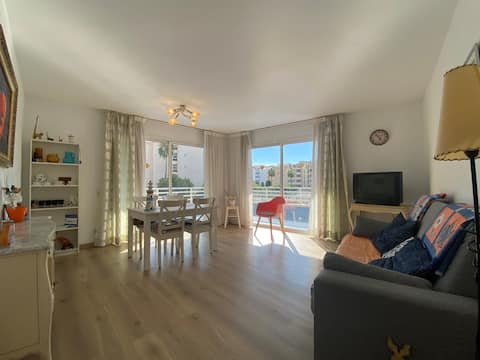 Top performing Airbnb: Lovely residential apartment with a pool in Salou