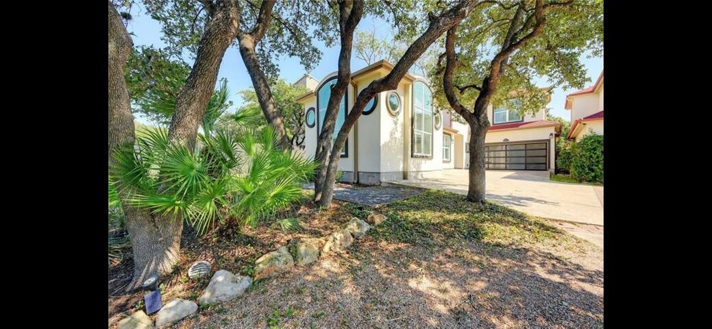 Entire Luxury residential home in Great Hills gallery image 4