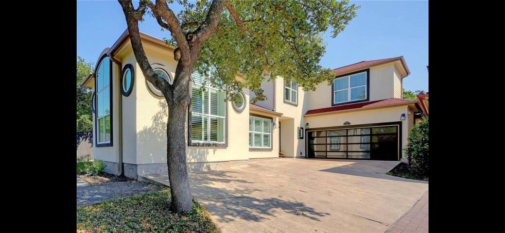 Entire Luxury residential home in Great Hills gallery image 3