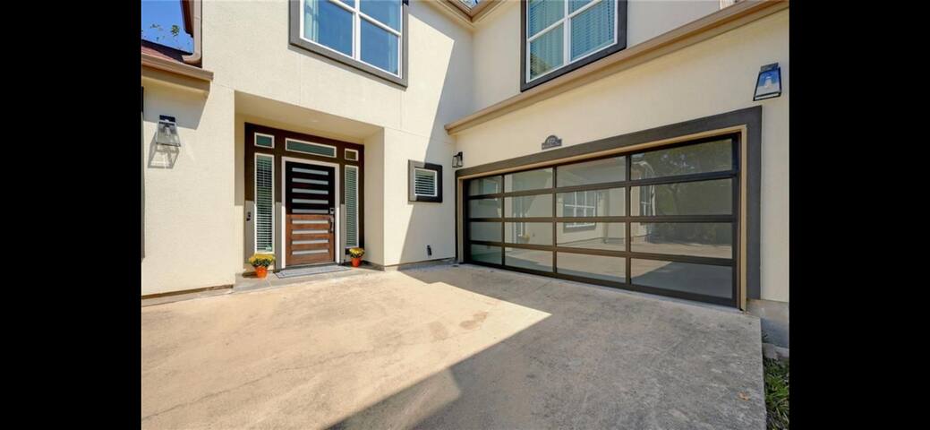 Entire Luxury residential home in Great Hills gallery image 2