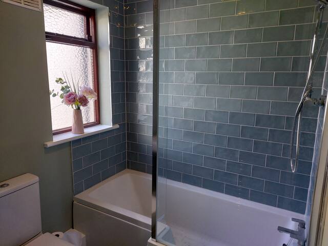 Newly refurbished 3 bedroom house that sleeps 6 gallery image 4