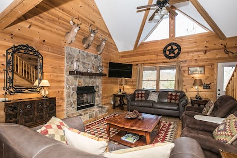 3-Story Private Cabin with Hot Tub and Fire Pit