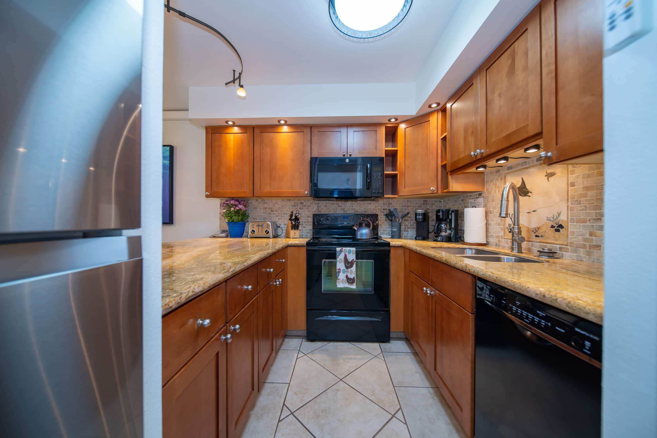 Condo in Kihei · ★4.97 · 1 bedroom · 2 beds · 2 shared baths - Image 11