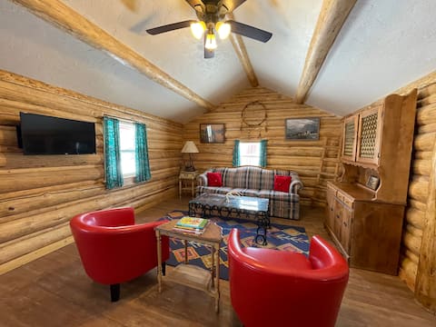 Lil' Cabin on the Wind River - in town location!