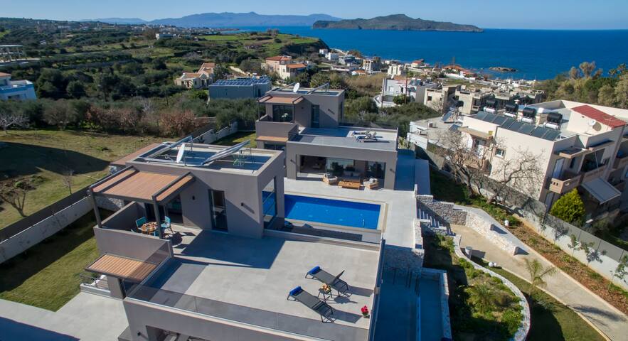 New Lux villa-Sauna&Jacuzzi-Heated Pool-24sleeps gallery image 4