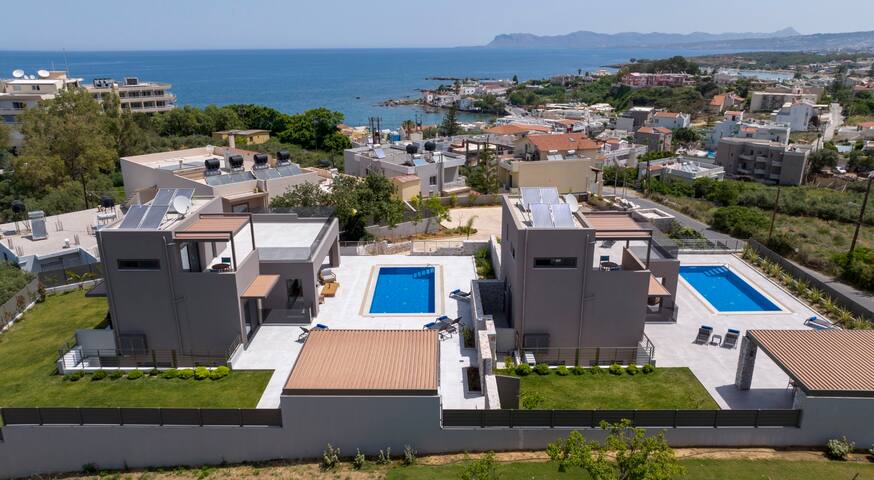 New Lux villa-Sauna&Jacuzzi-Heated Pool-24sleeps gallery image 2