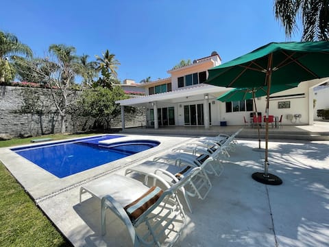Amazing vacation home with heated pool