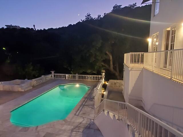 Laurel Canyon view with beautiful Swimming Pool gallery image 2