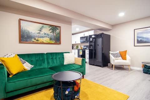 Lounger Hot Tub Private Two Bedroom Suite