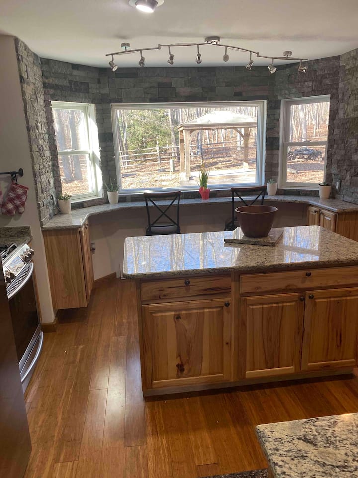 Luxurious  Oasis W/hot Tub - Jim Thorpe, PA